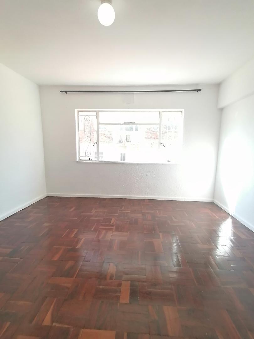 2 Bedroom Property for Sale in Vredehoek Western Cape